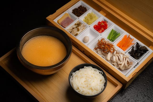 菌香虫草花过桥米线 Mushroom Rice Noodles