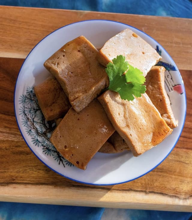 卤百叶豆腐（整份） Marinated Bean Curd with Pepitas (Whole)