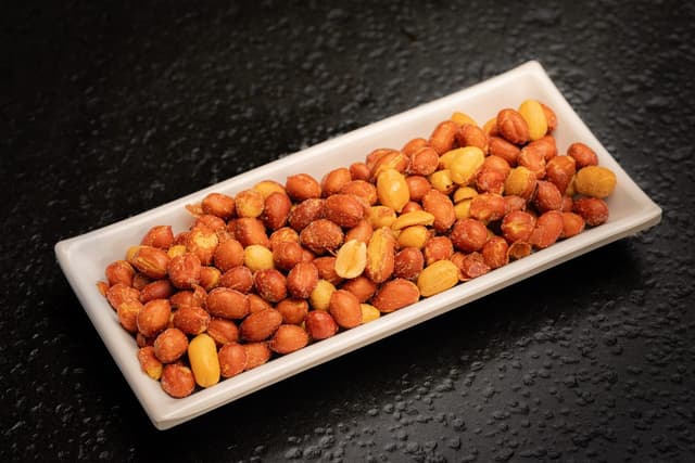 梅香花生米 Plum Powder Peanuts