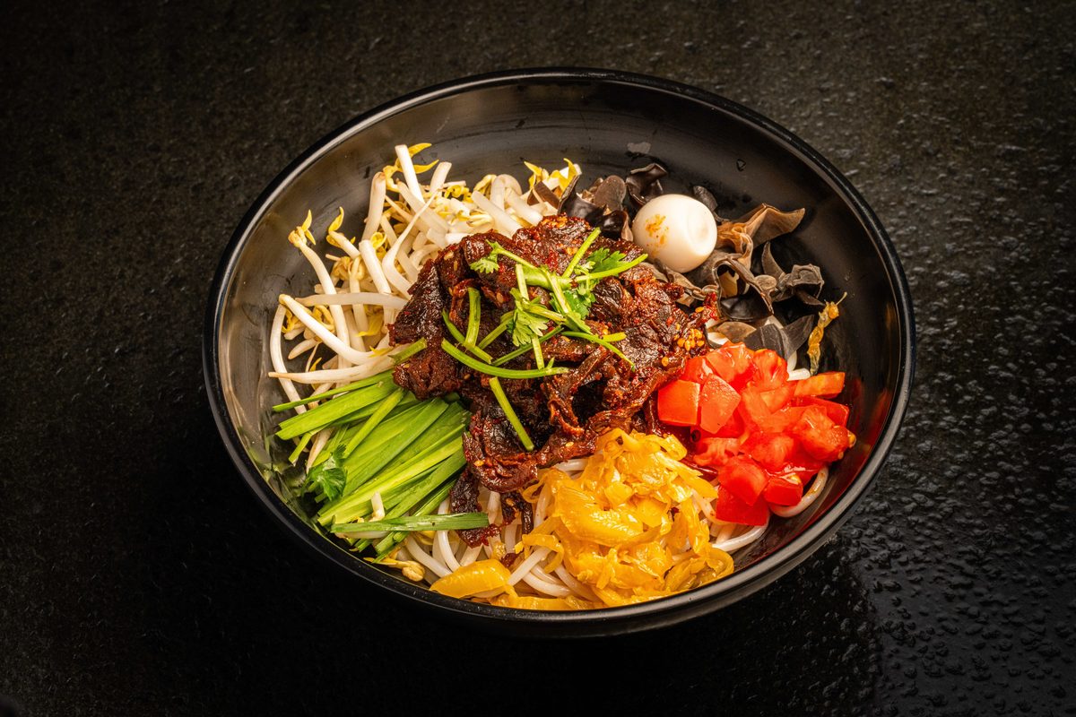 麻辣牛肉干拌米线 Spicy Beef Dry Mixian