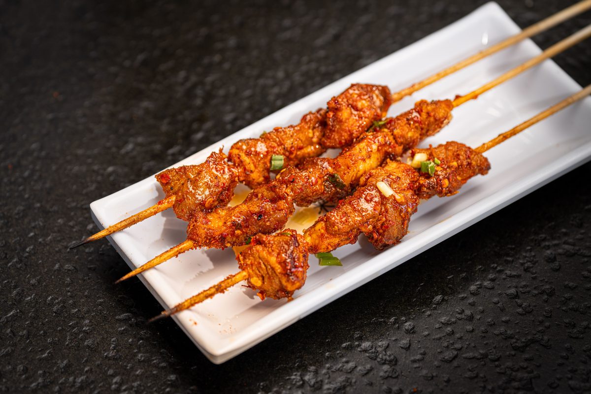 川味秘制羊肉串(3pcs) Sichuan-Style Lamb Skewers (3 pcs)