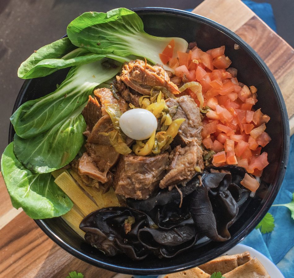 老坛酸菜牛肉米线 (小辣) Pickled Mustard Beef Mixian (Mild Spicy)