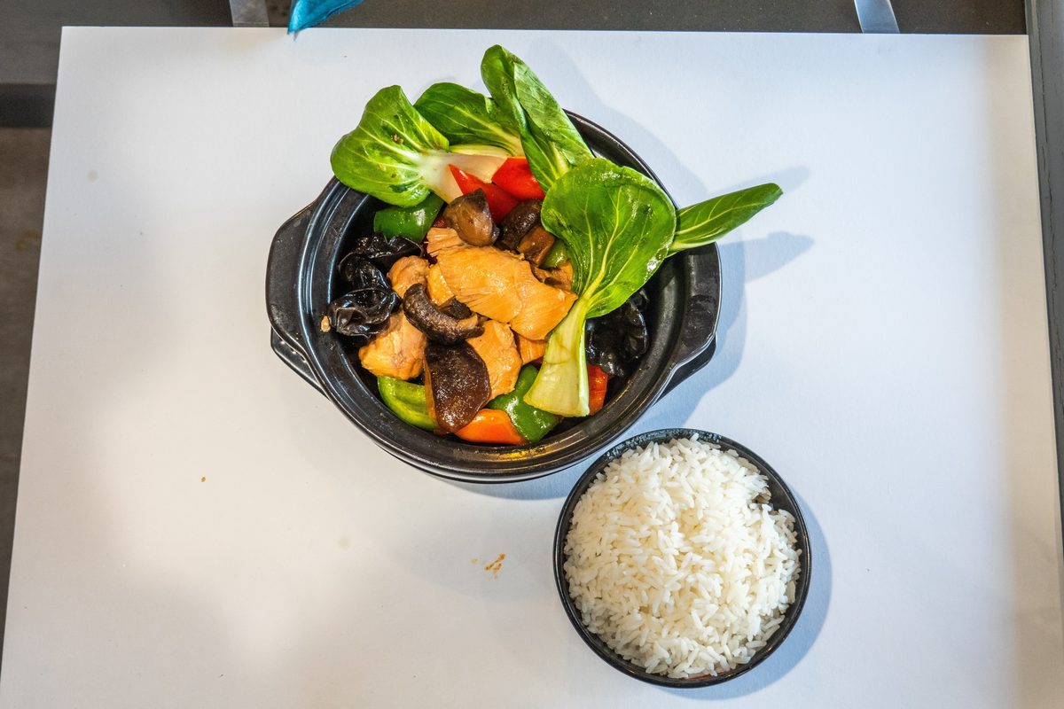 黄焖鸡米饭 Braised Chicken Rice Bowl