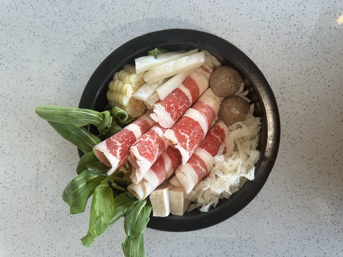 香辣牛肉锅 Spicy Beef Hot Pot